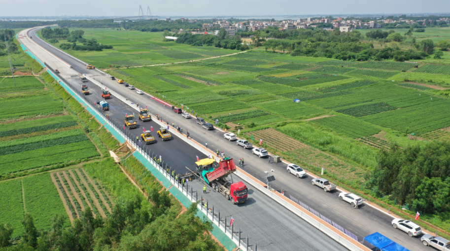 建設(shè)?邁進‖薪火相傳，續(xù)寫奮進篇章